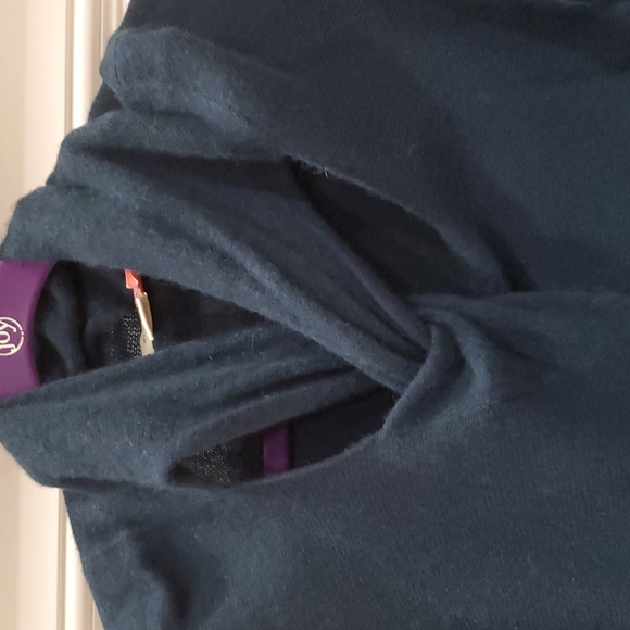 Sweater - Picture 2 of 3